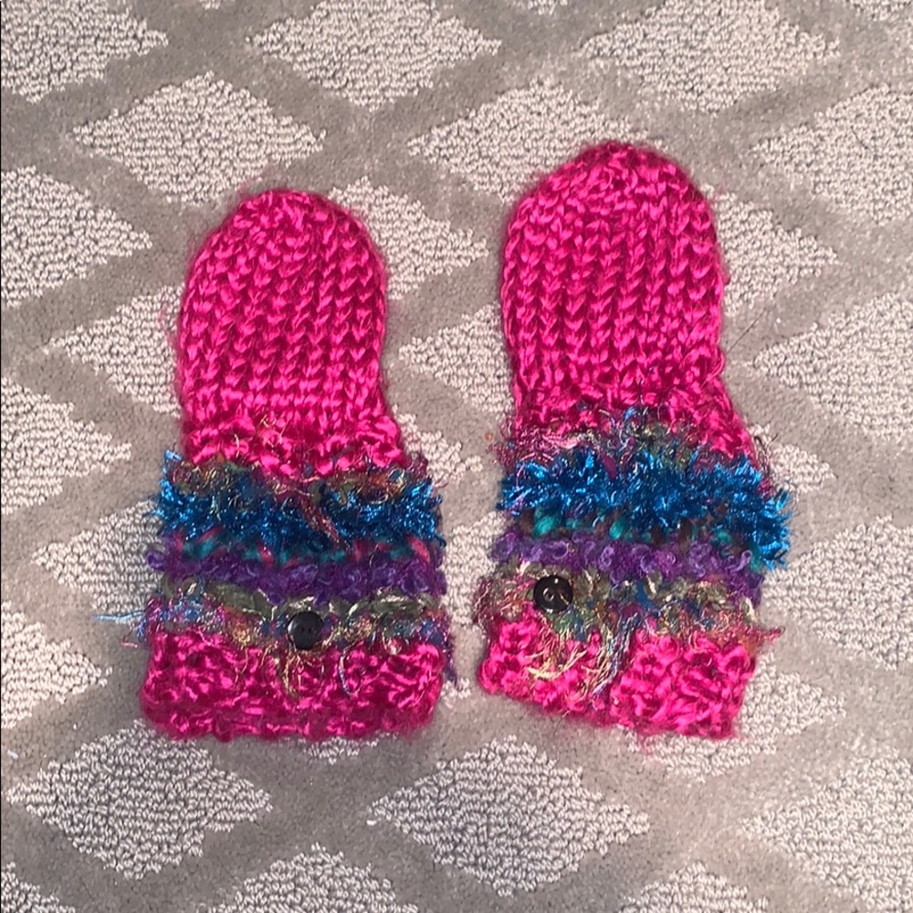 5/48 Pink Mittens Child size M (4-6X)